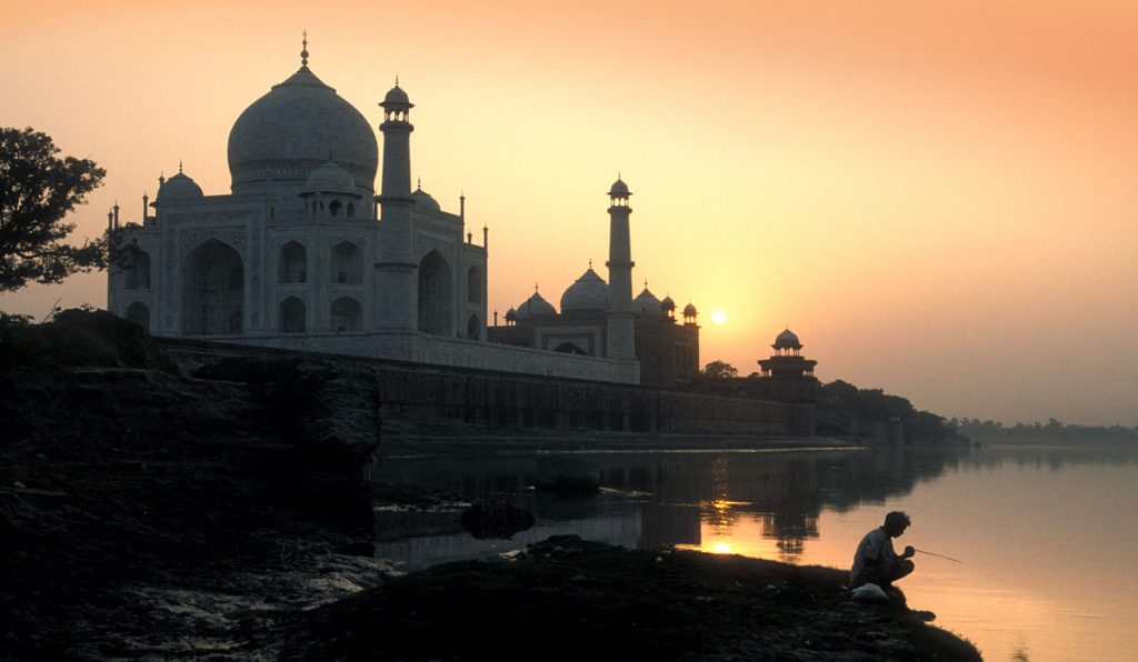 photographing sunsets - Taj Mahal